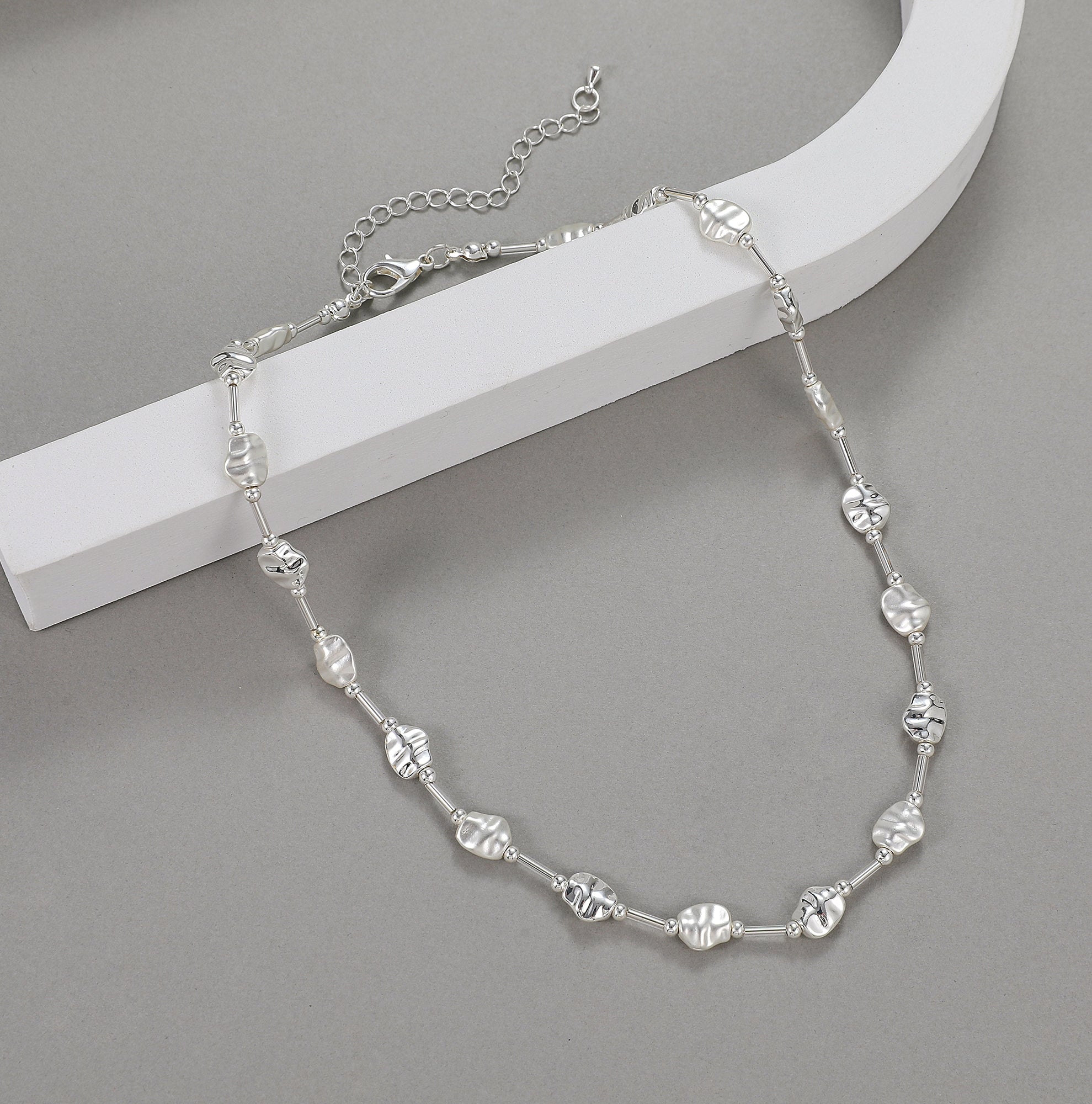 Short necklace with matte silver and shiny silver battered circular stations