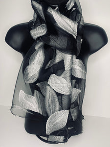 30% Silk voile scarf with leaf print in white