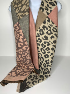 Reversible, cashmere-blend leopard print scarf in pink, grey and camel