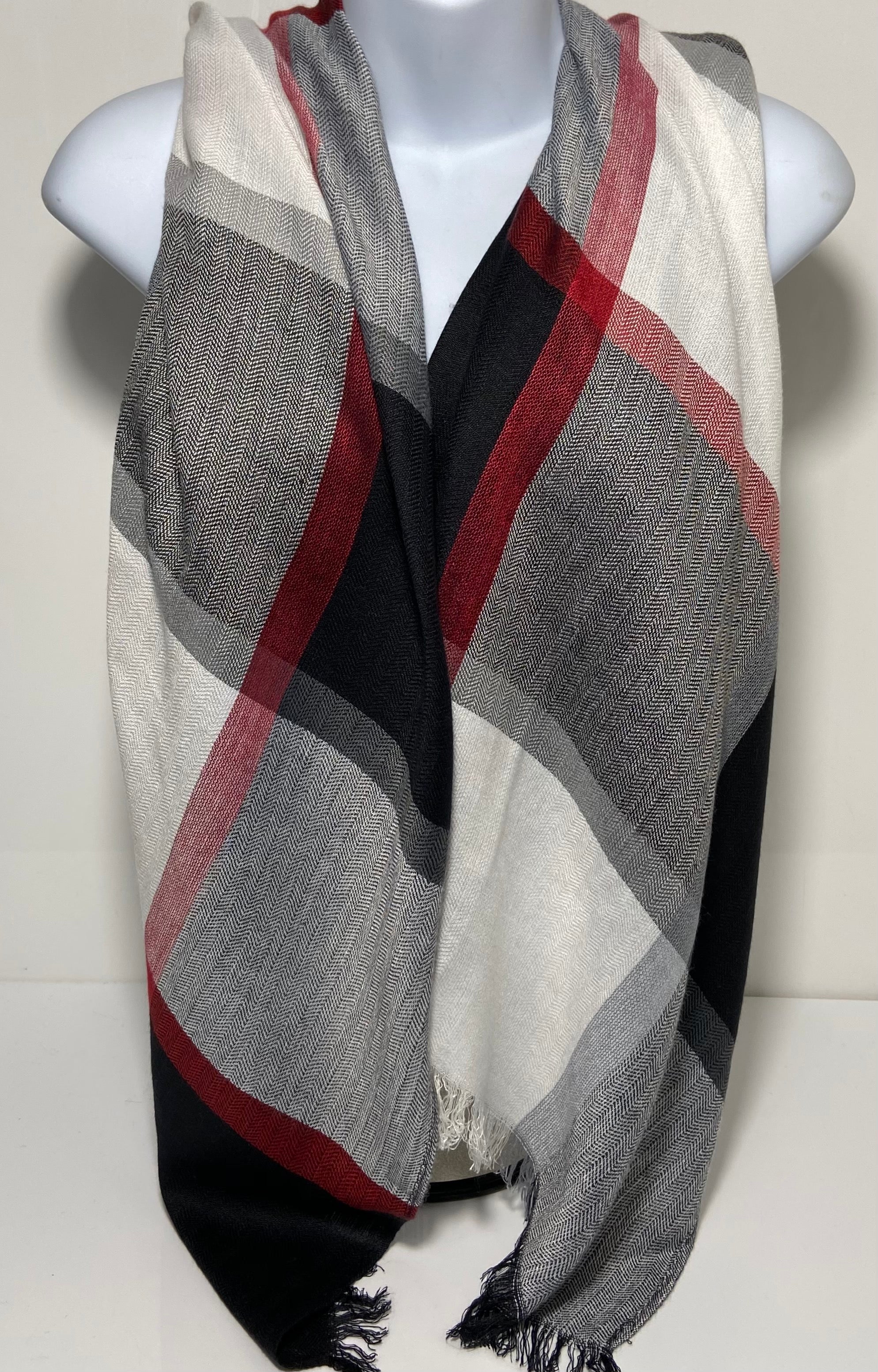 Super soft checked design scarf in black and white