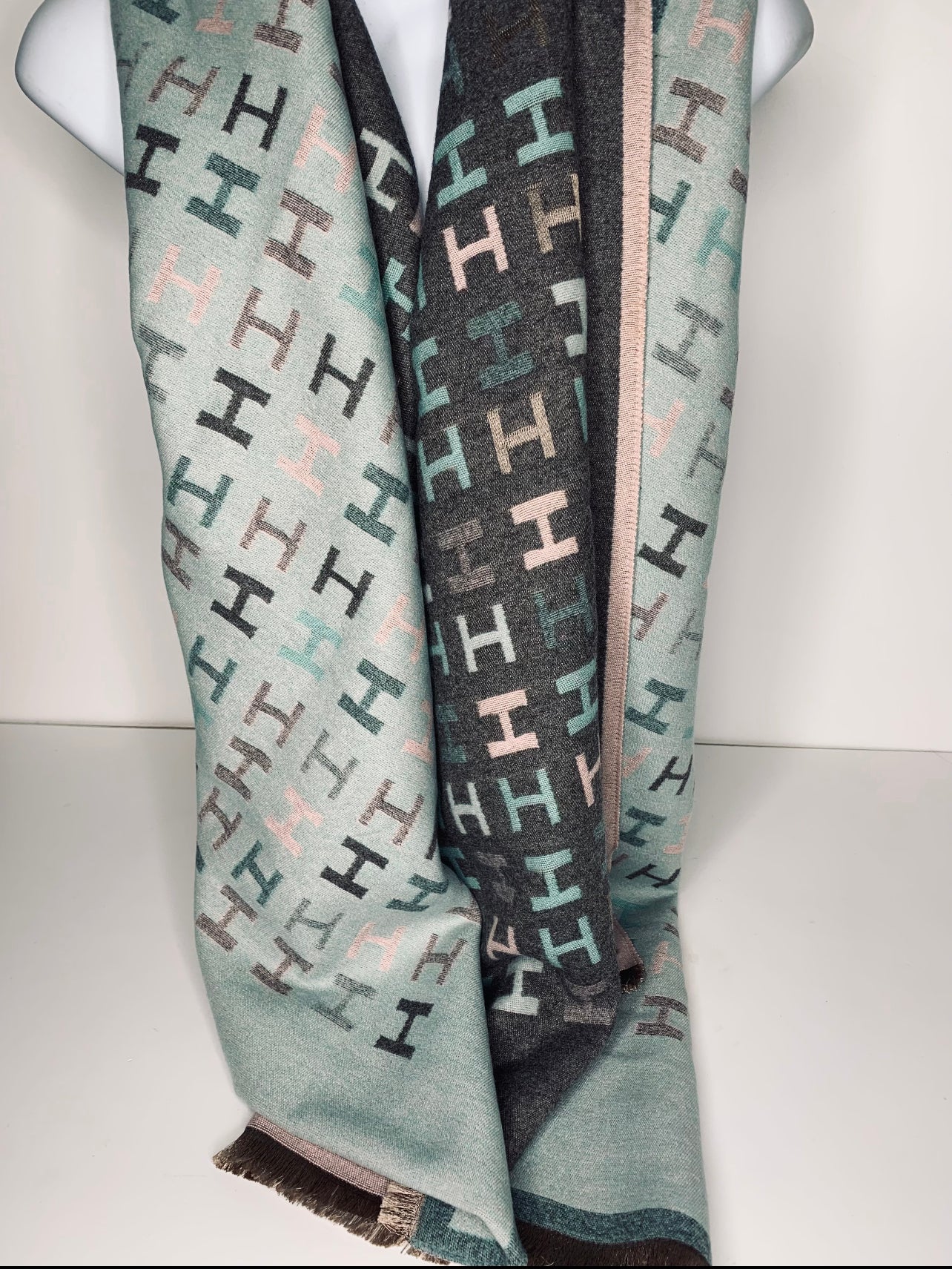 Designer-inspired, ‘H’ printed reversible scarf in green and grey